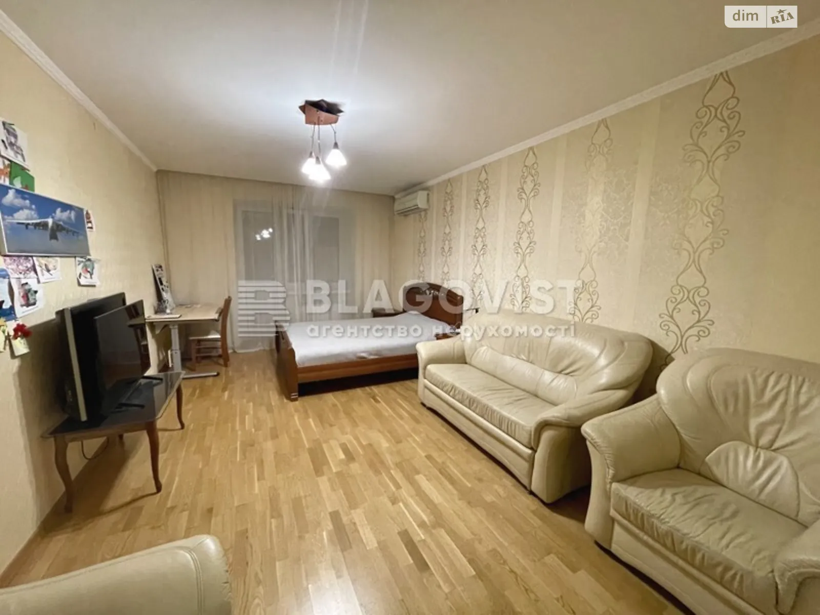 Продается 2-комнатная квартира 73 кв. м в Киеве, ул. Срибнокильская, 24
