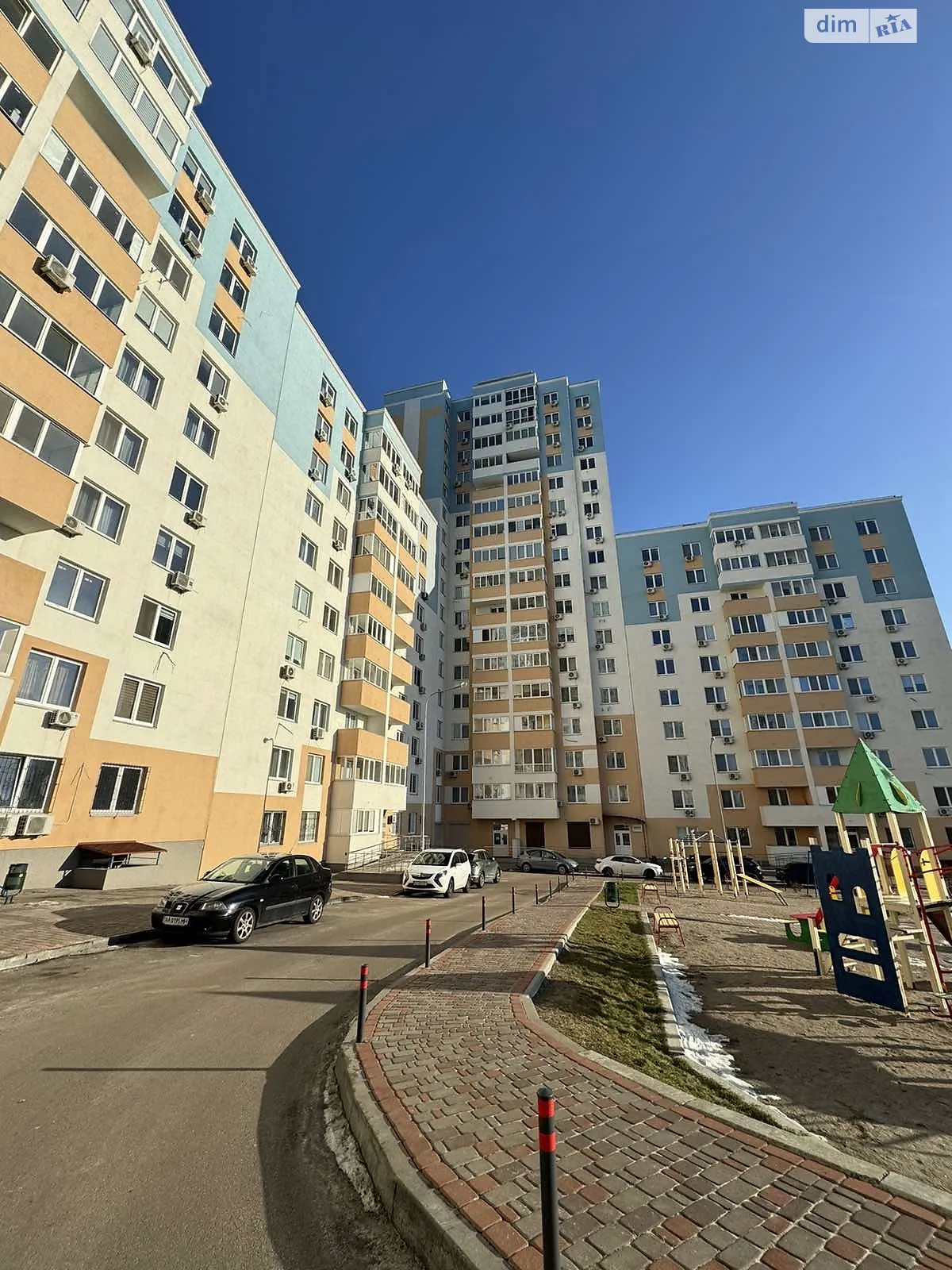 Продается 2-комнатная квартира 63 кв. м в Киеве, ул. Сергeя Данченко, 34А