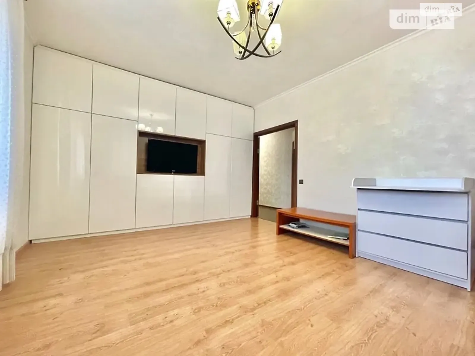 Сдается в аренду 1-комнатная квартира 55.9 кв. м в Буче, бул. Богдана Хмельницкого, 6 - фото 1