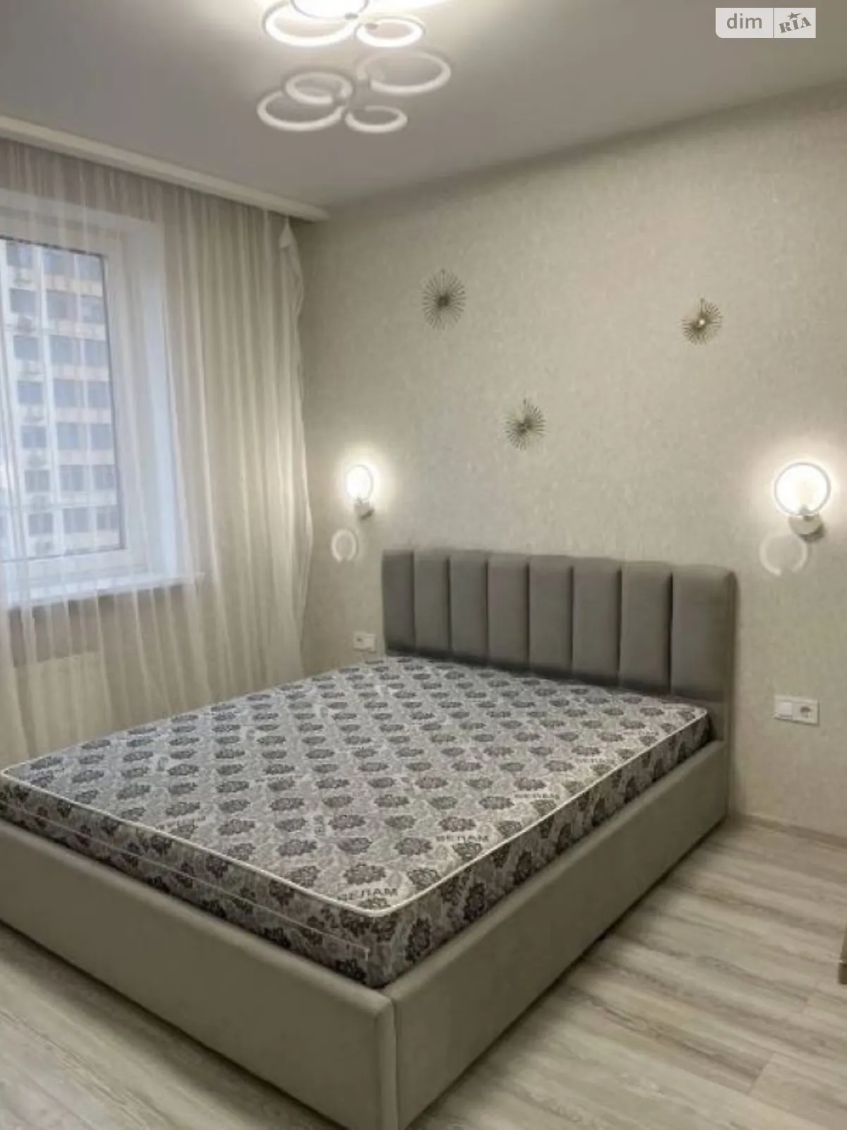 Продается 1-комнатная квартира 45 кв. м в Одессе, ул. Жемчужная, 9 - фото 1