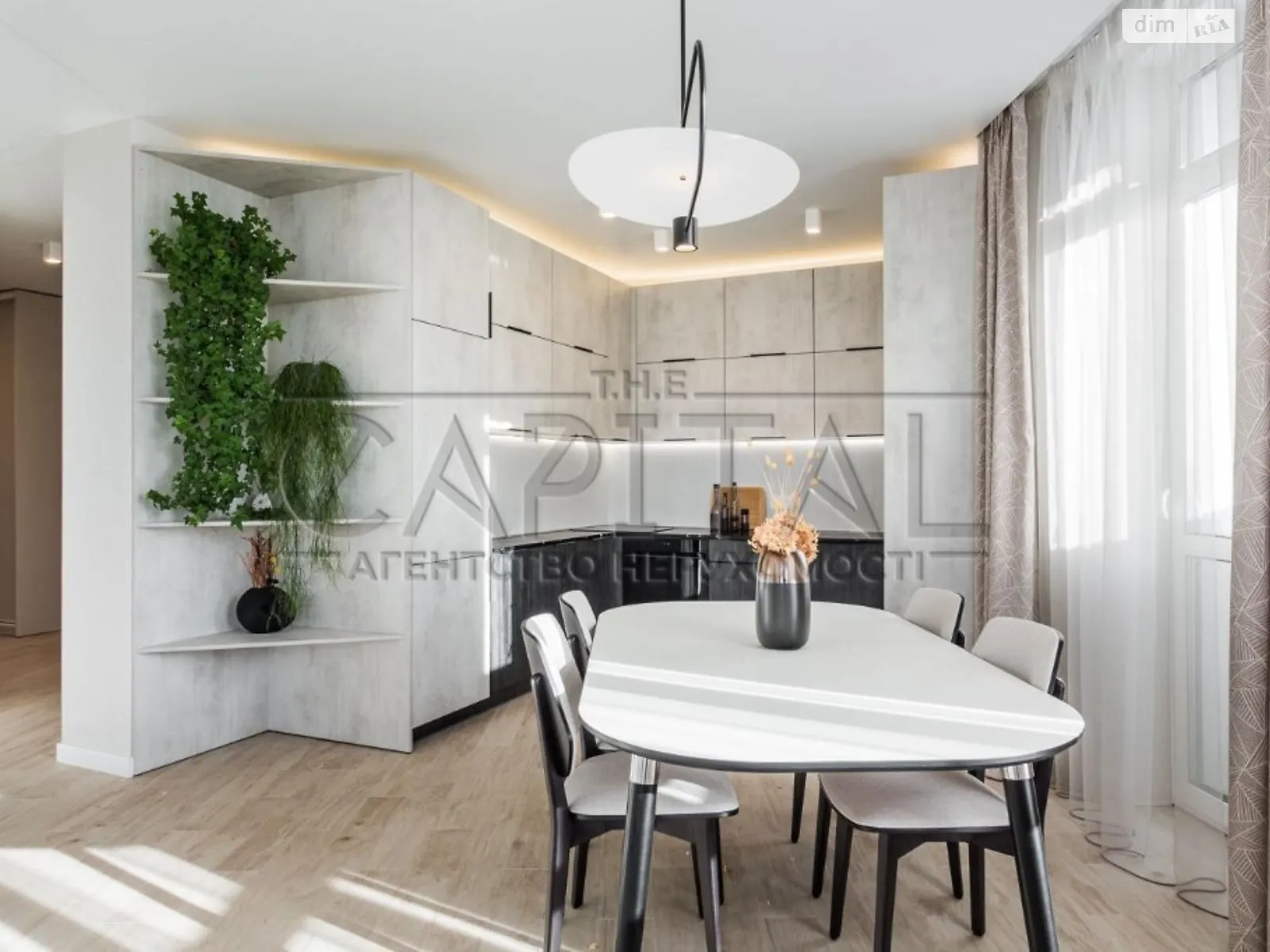 Сдается в аренду 3-комнатная квартира 137 кв. м в Киеве, цена: 2550 $