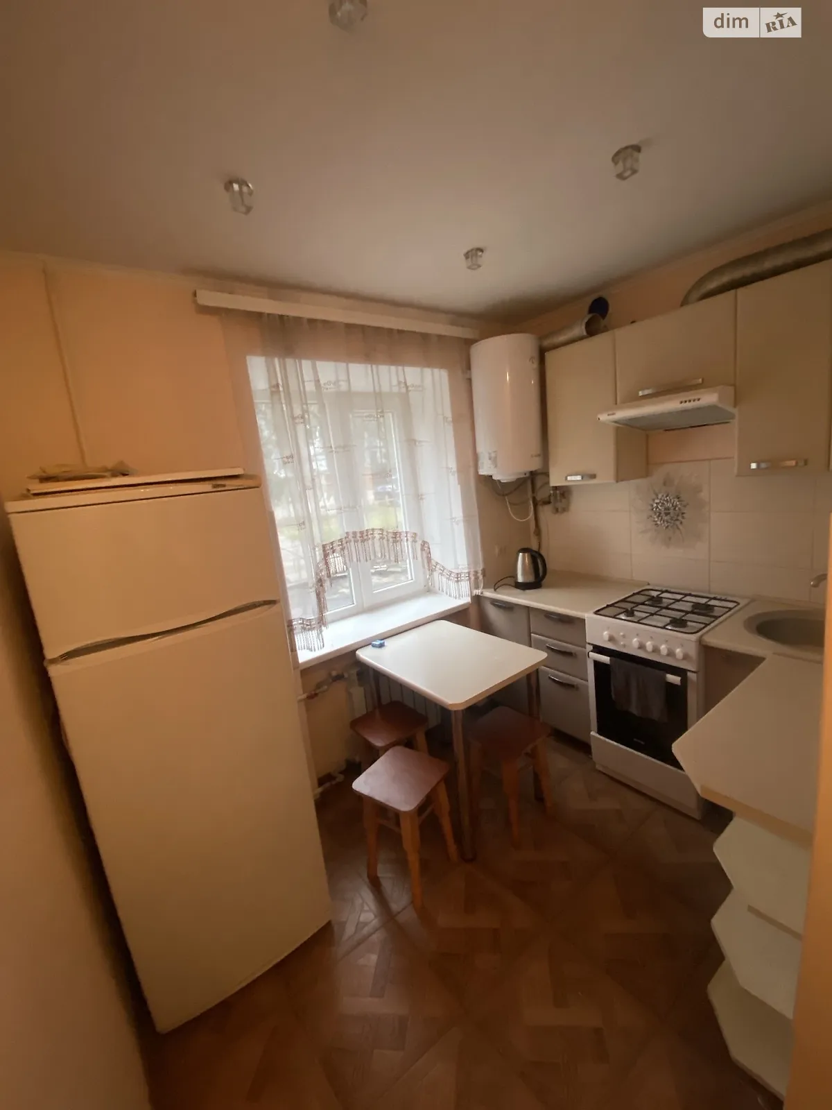 Продается офис 56 кв. м в бизнес-центре, цена: 65000 € - фото 1