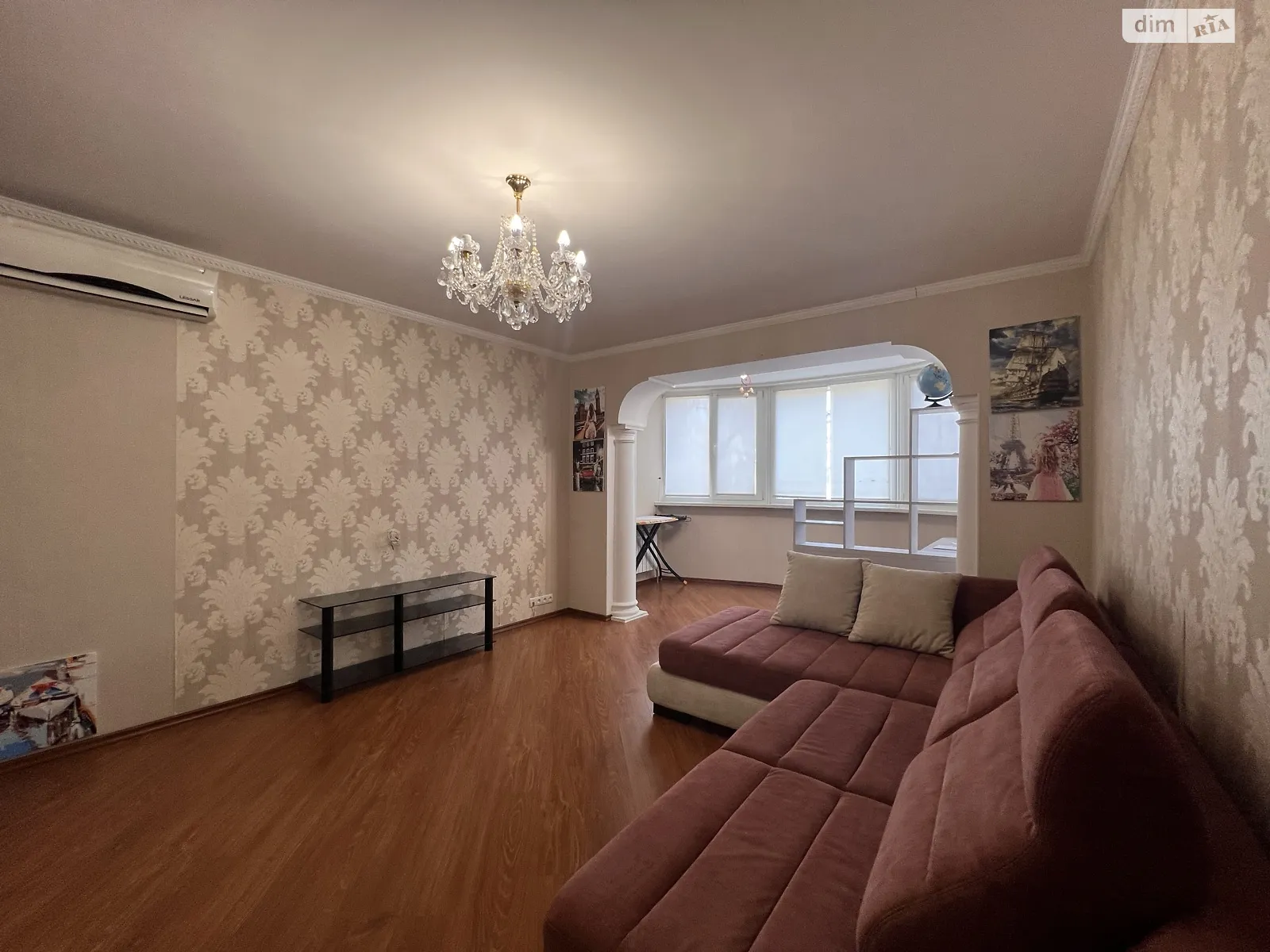 Продається 4-кімнатна квартира 100 кв. м у Одесі, просп. Академіка Глушка