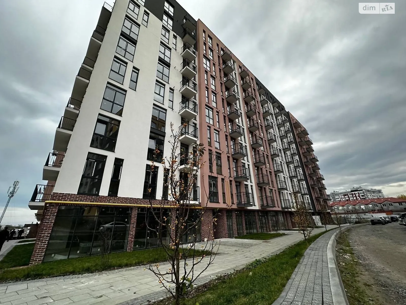 Продается 2-комнатная квартира 76 кв. м в Львове, ул. Под Голоском, 4 - фото 1