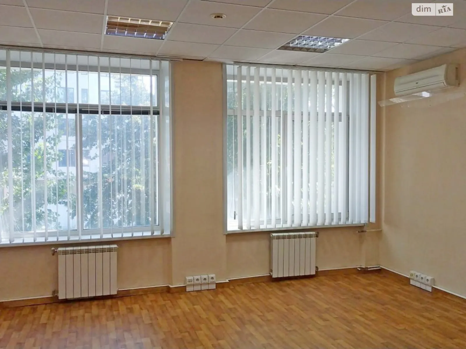 Сдается в аренду офис 61 кв. м в бизнес-центре, цена: 16900 грн - фото 1