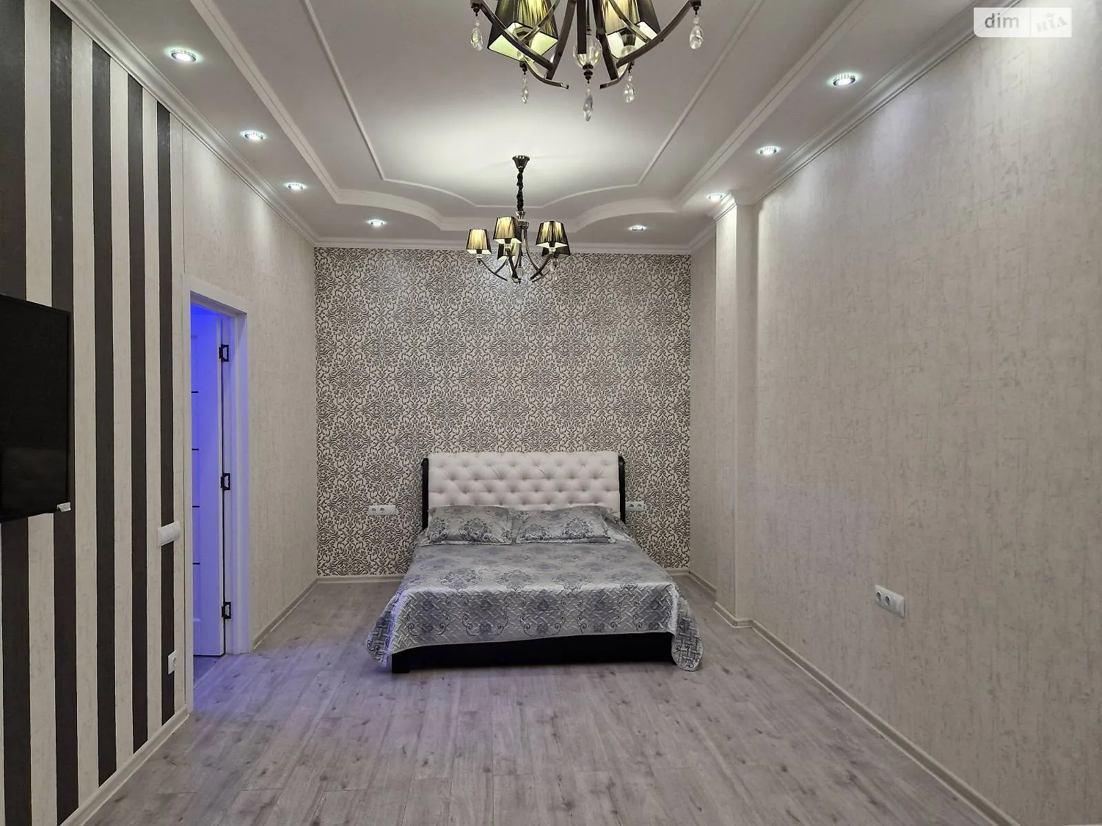 Продається 2-кімнатна квартира 73 кв. м у Одесі, плато Гагарінське, 5Б