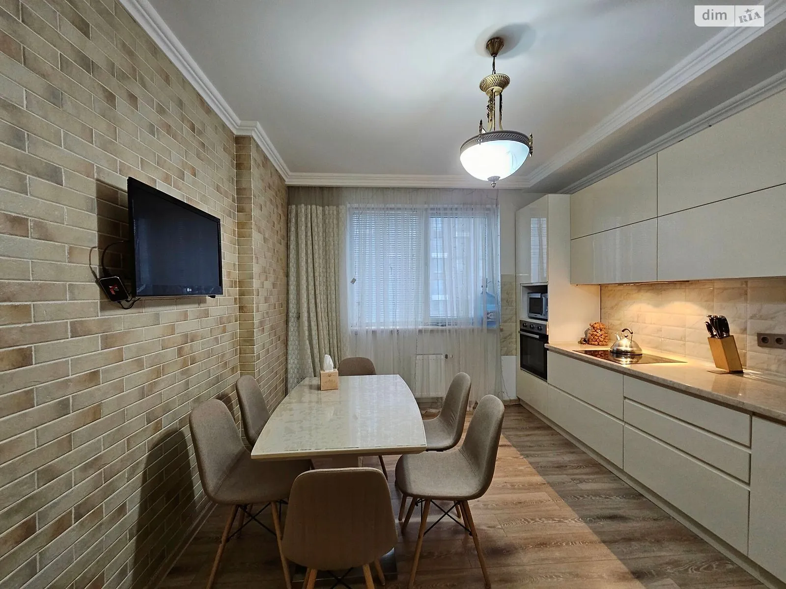 Продается 2-комнатная квартира 70 кв. м в Киеве, ул. Богдановская, 7А
