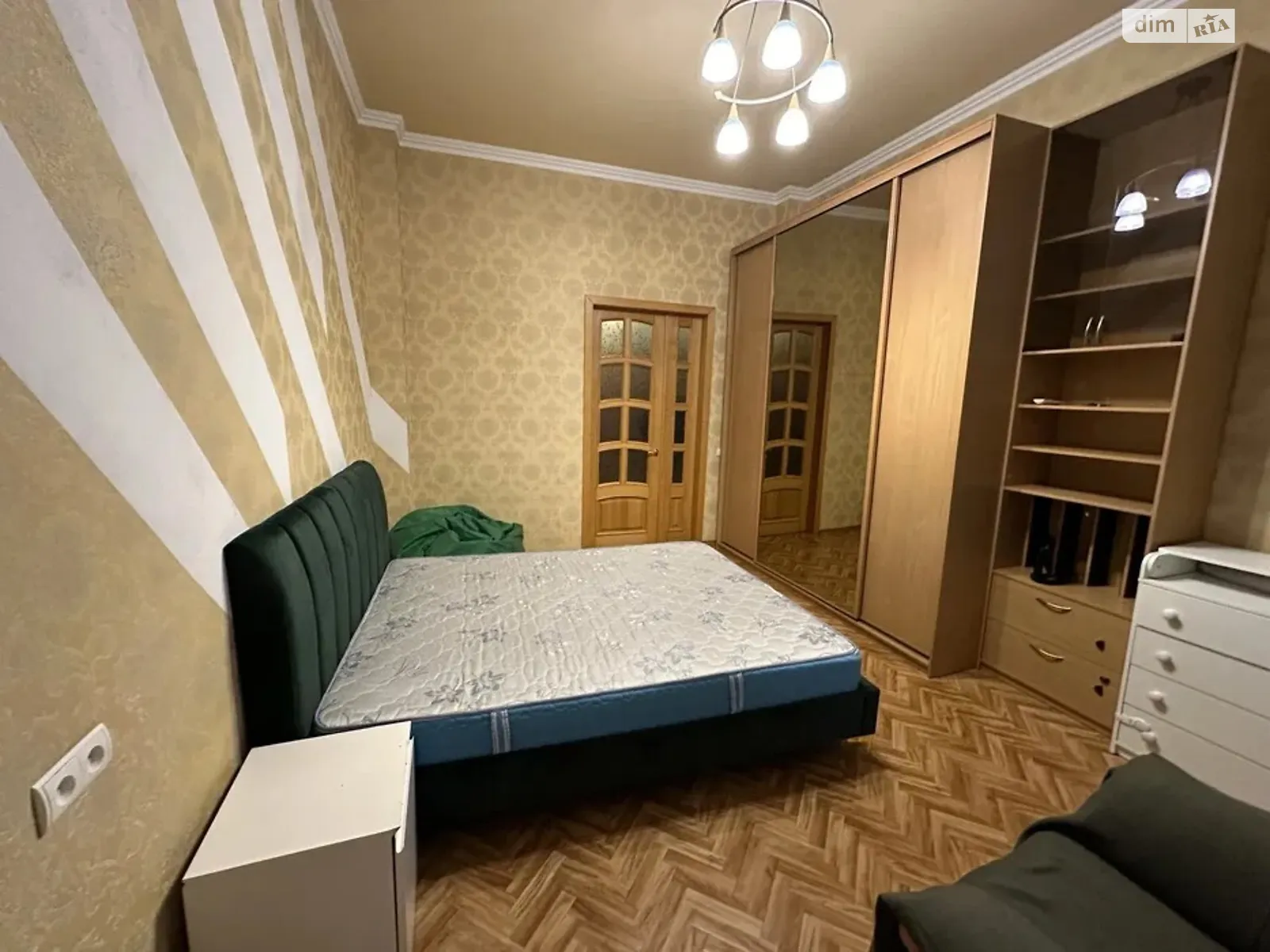 Продается 3-комнатная квартира 60 кв. м в Днепре, ул. Левка Лукьяненко, 31
