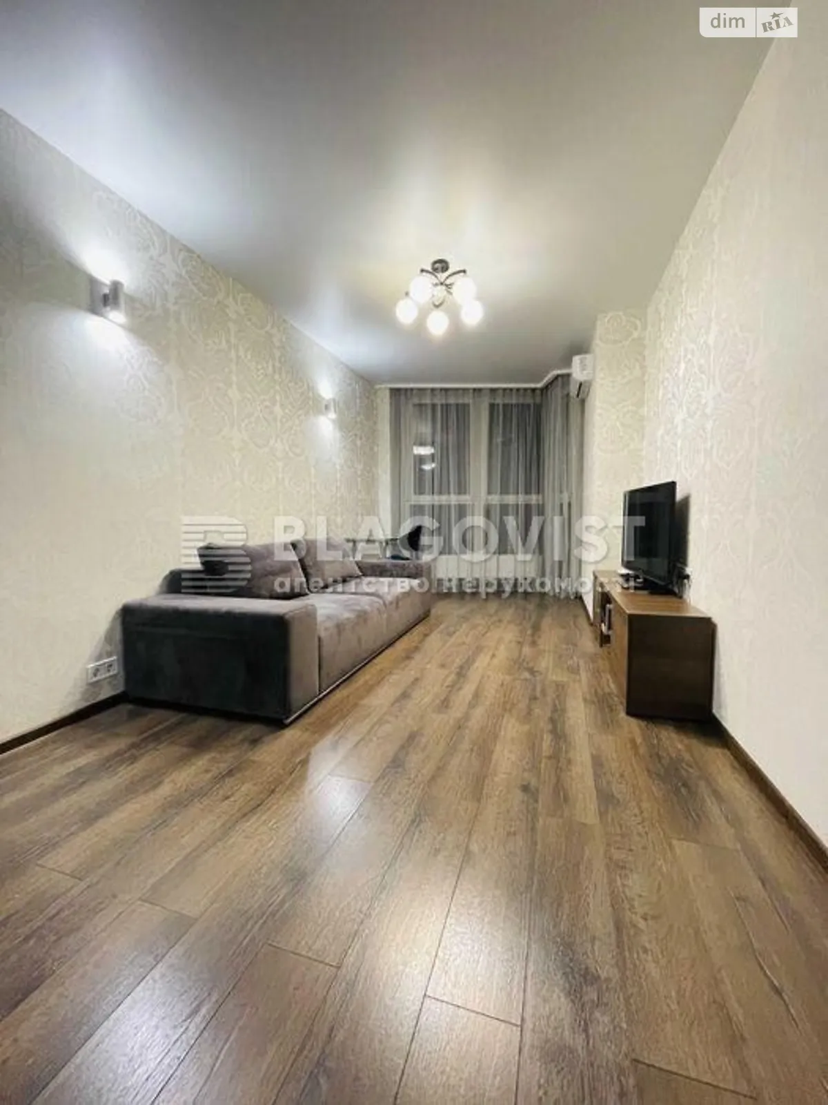 Продается 2-комнатная квартира 56 кв. м в Киеве, ул. Драгоманова, 2А