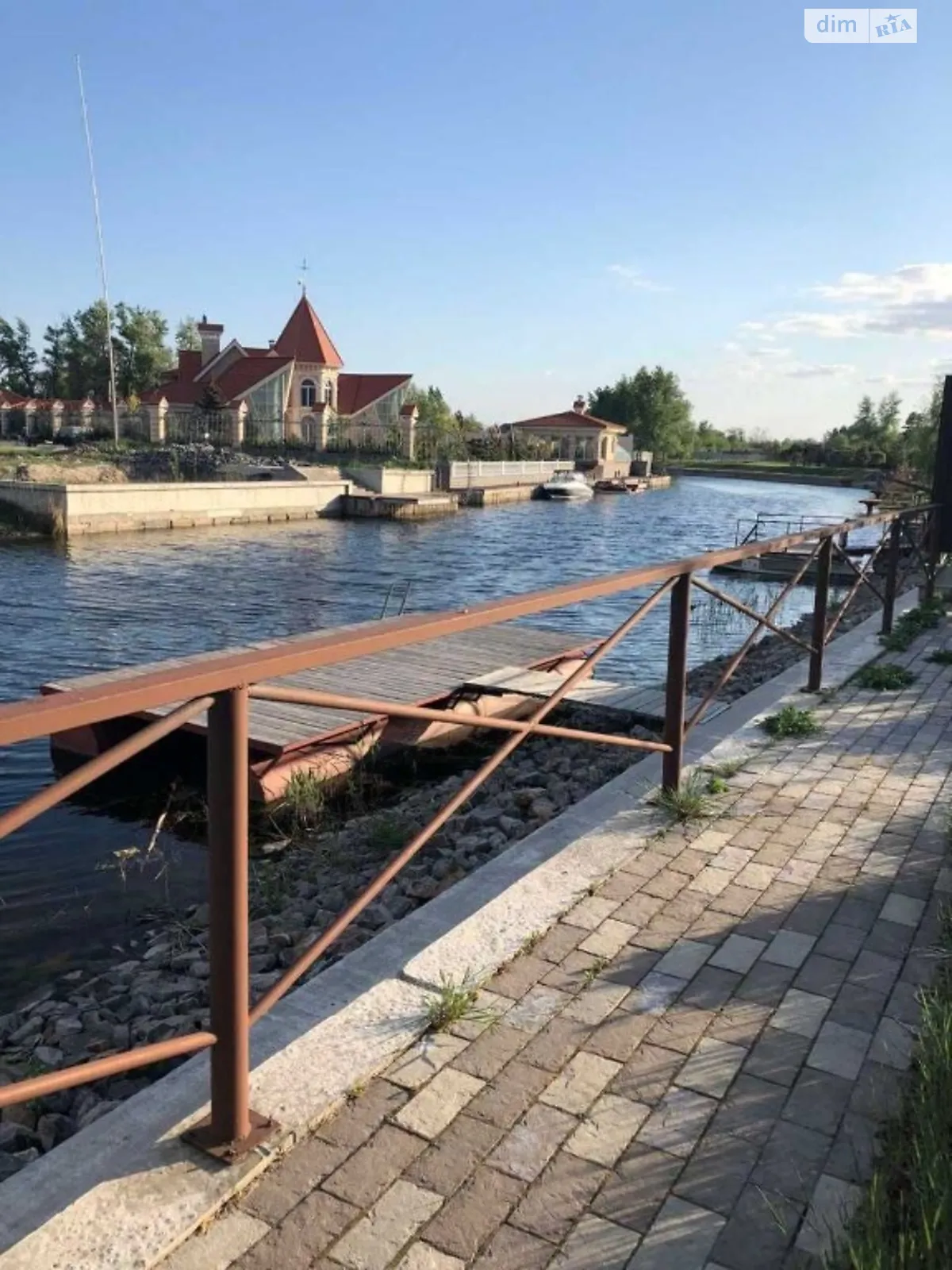 Здається в оренду будинок 2 поверховий 275 кв. м з ділянкою, цена: 1800 $