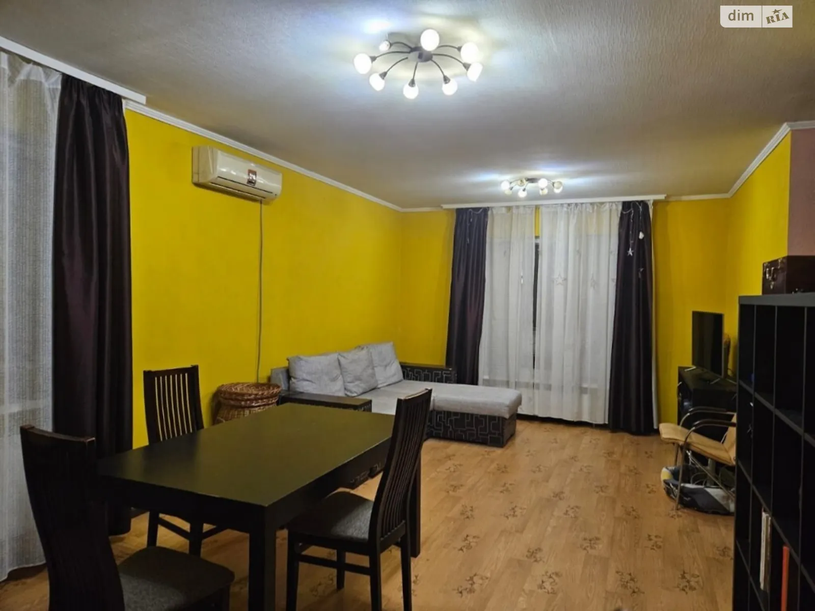 Сдается в аренду дом на 2 этажа 105 кв. м с садом, цена: 750 €