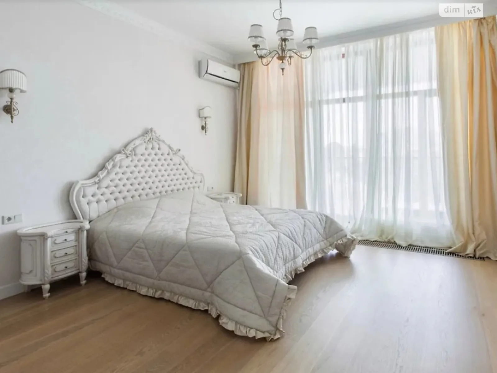 Продається 3-кімнатна квартира 120 кв. м у Одесі, плато Гагарінське