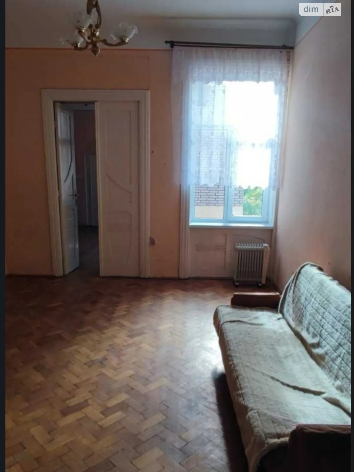Продается 4-комнатная квартира 145 кв. м в Черновцах, ул. Челюскинцев, 10 - фото 1