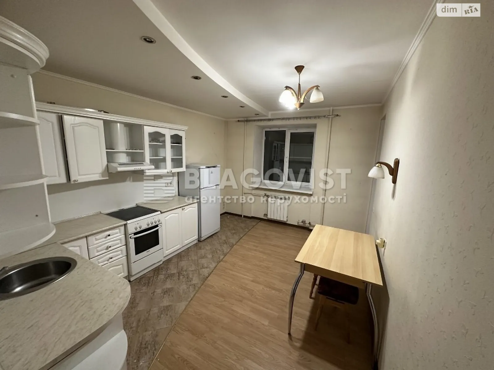 Продается 3-комнатная квартира 100 кв. м в Киеве, ул. Анны Ахматовой, 3 - фото 1