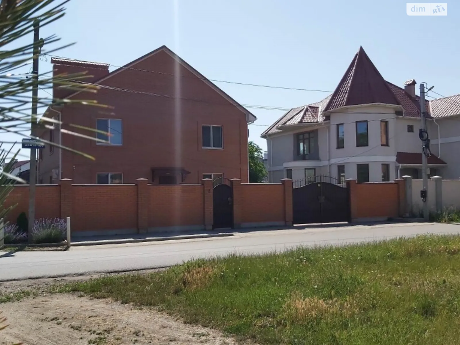 Продається будинок 2 поверховий 210 кв. м з бесідкою, цена: 210000 $