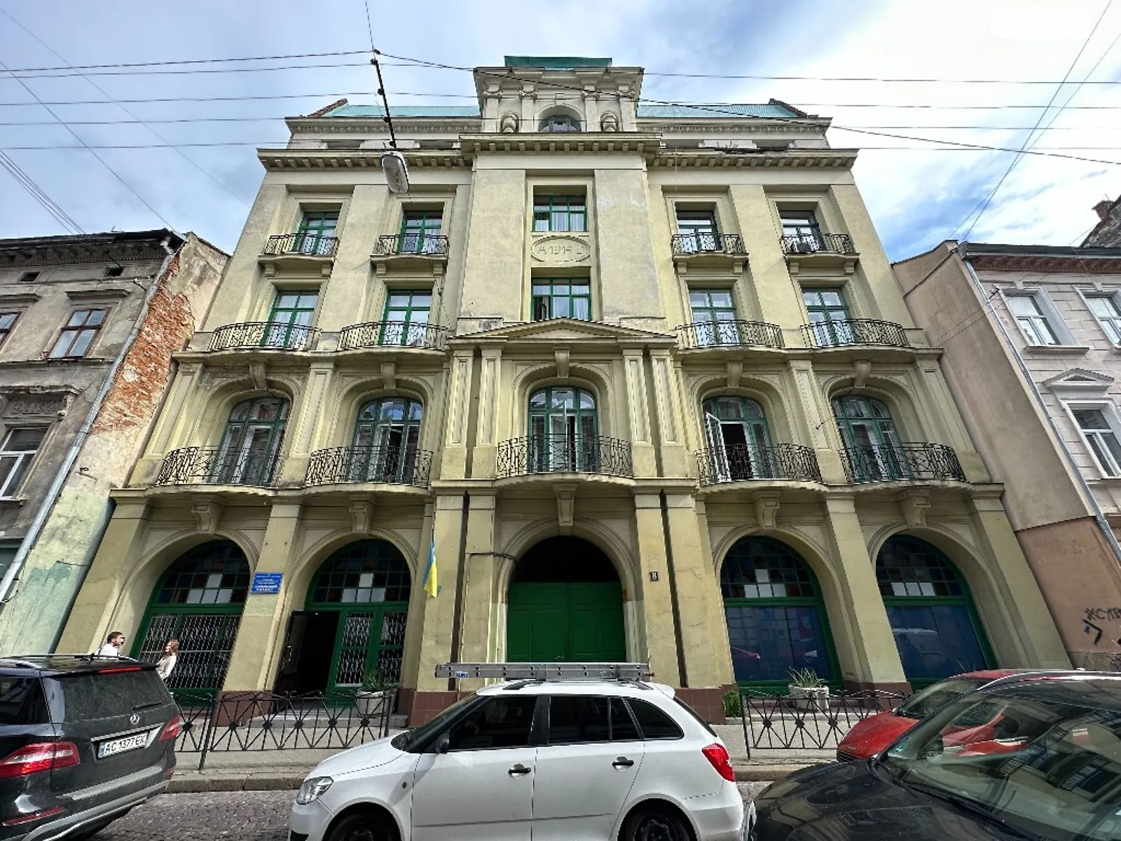 Продается 2-комнатная квартира 92 кв. м в Львове