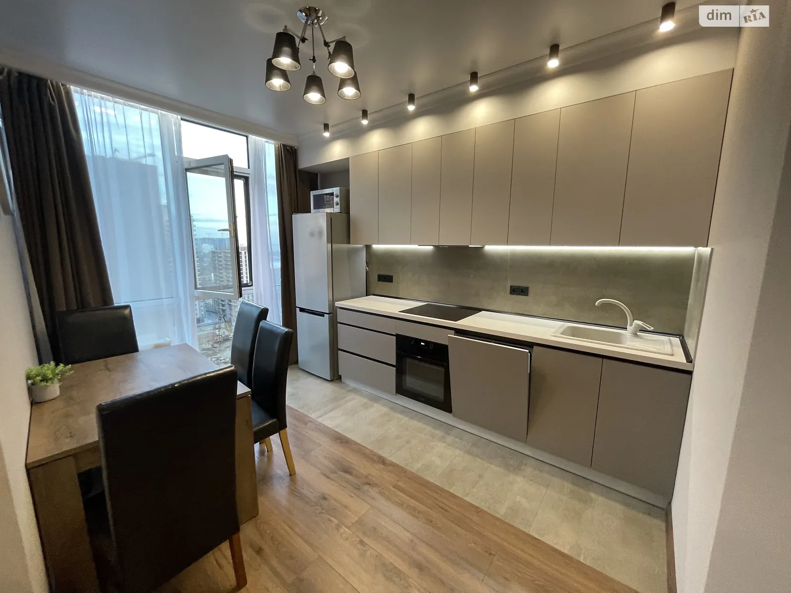 Продается 1-комнатная квартира 39.9 кв. м в Одессе, ул. Генуэзская - фото 1