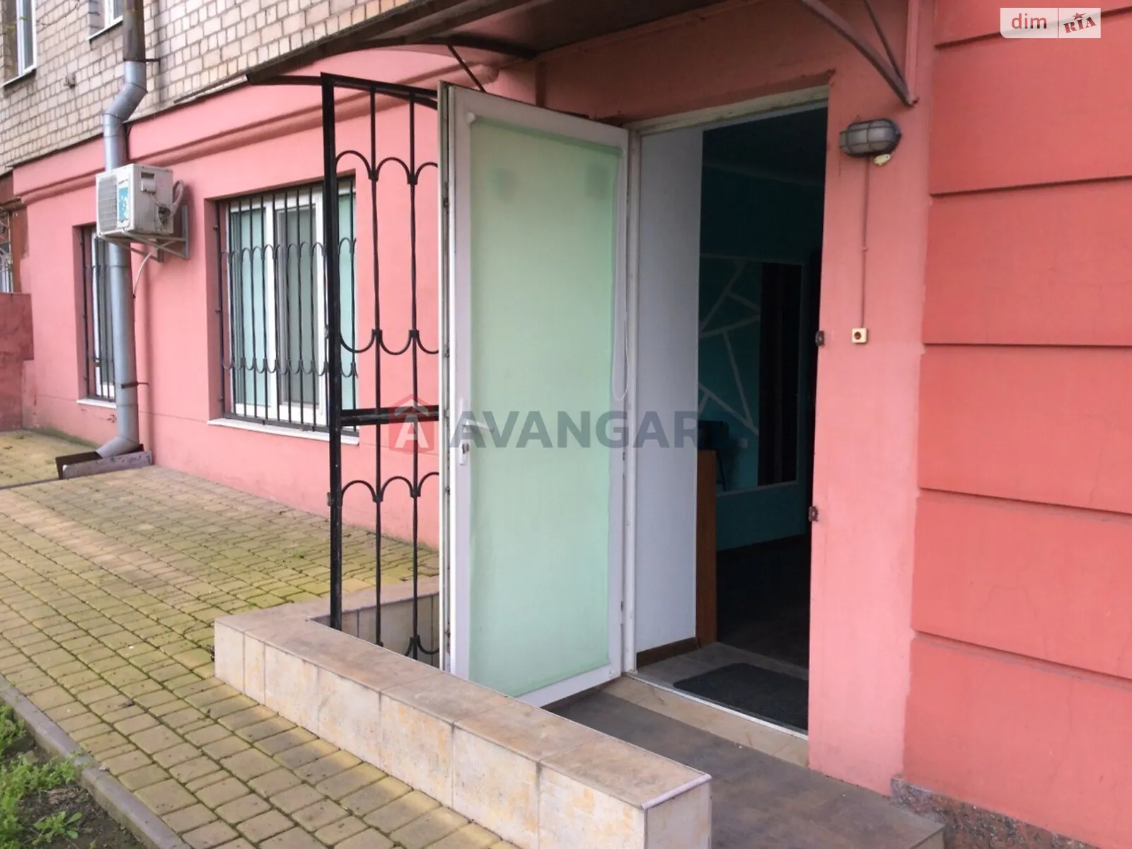 Продается объект сферы услуг 42 кв. м в 5-этажном здании, цена: 25700 $ - фото 1