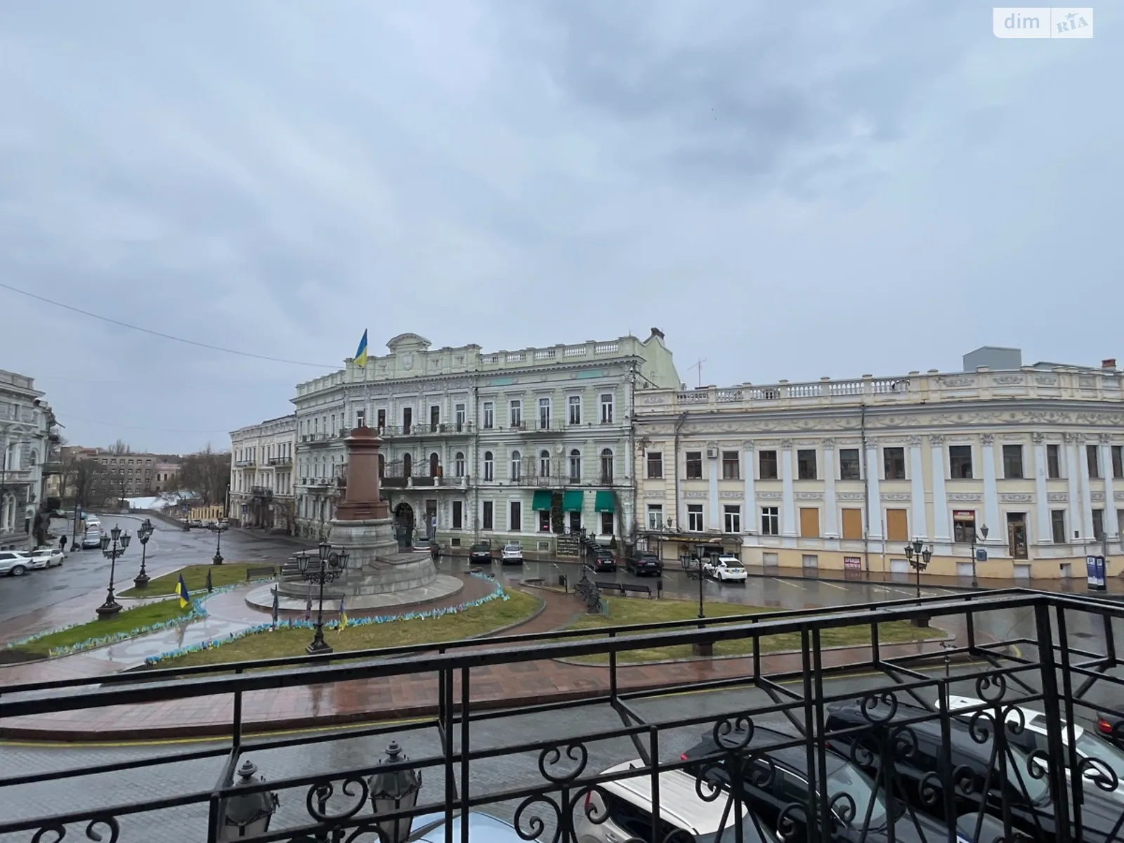 Продается 4-комнатная квартира 150 кв. м в Одессе, пл. Екатерининская, 5 - фото 1