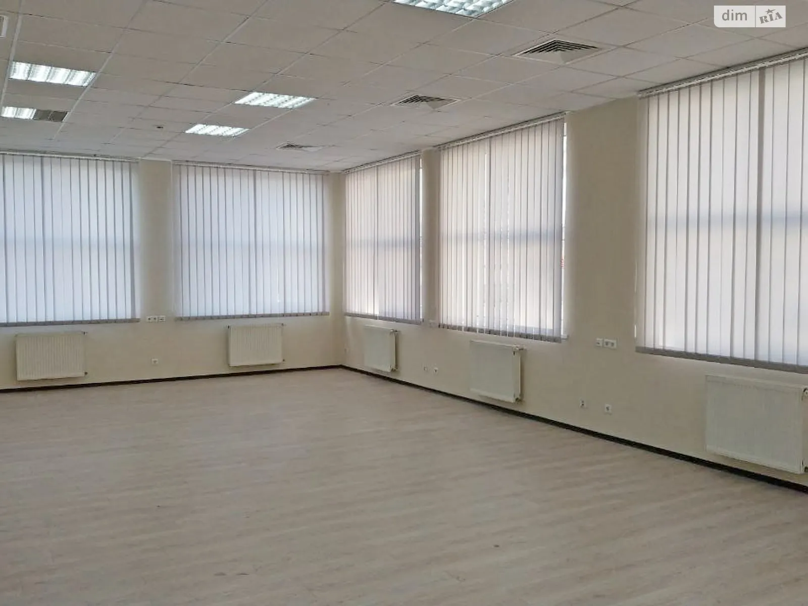 Сдается в аренду офис 68 кв. м в бизнес-центре, цена: 39950 грн - фото 1