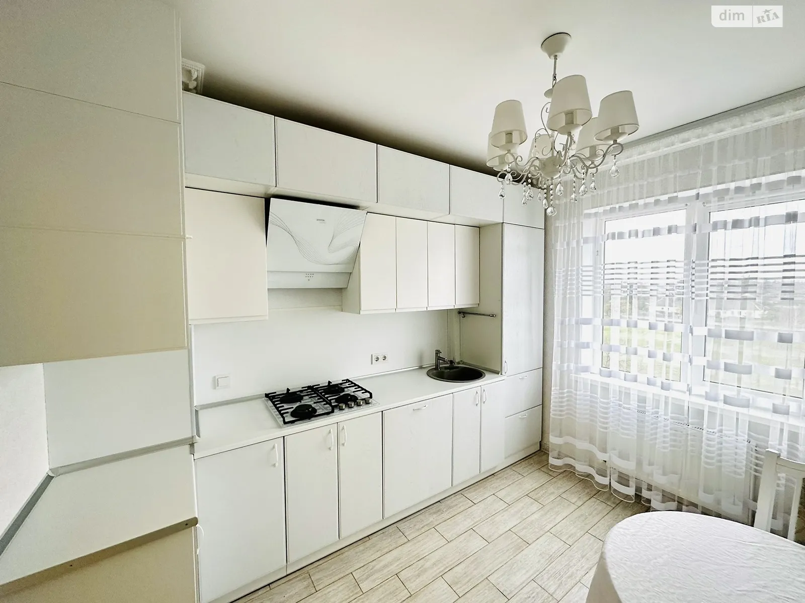 Продается 4-комнатная квартира 74 кв. м в Доследницком, ул. Учених