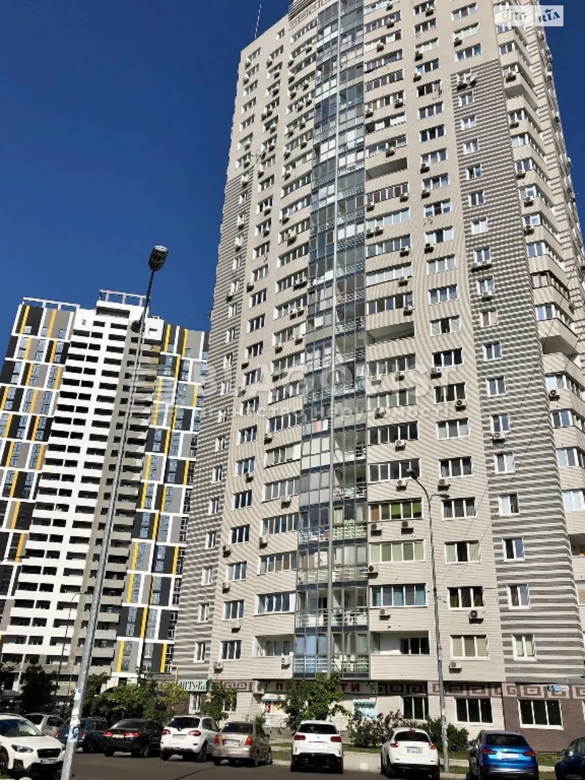Продается 2-комнатная квартира 87 кв. м в Киеве, ул. Евгения Маланюка(Сагайдака), 101А