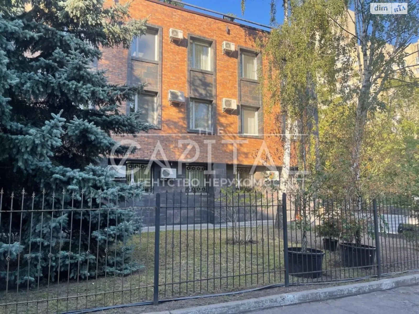 Продается офис 900 кв. м в бизнес-центре, цена: 2750000 $ - фото 1