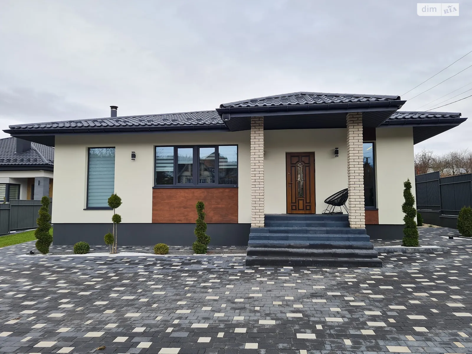 Продається одноповерховий будинок 104 кв. м з каміном, цена: 235000 $