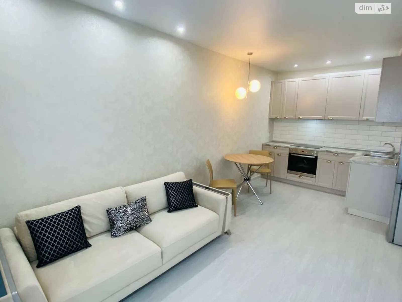 Продається 1-кімнатна квартира 45 кв. м у Одесі, вул. Варненська, 27А/2 - фото 1