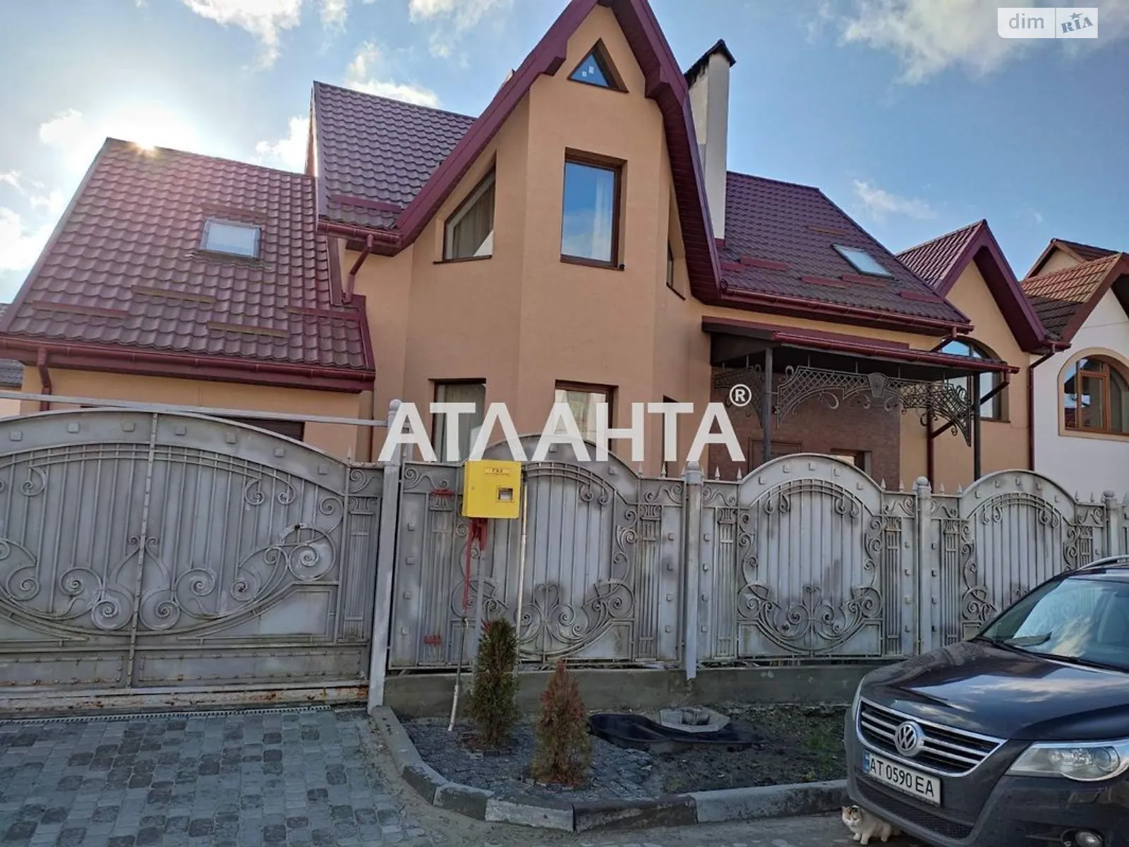 Продается дом на 2 этажа 210 кв. м с камином, цена: 235000 $