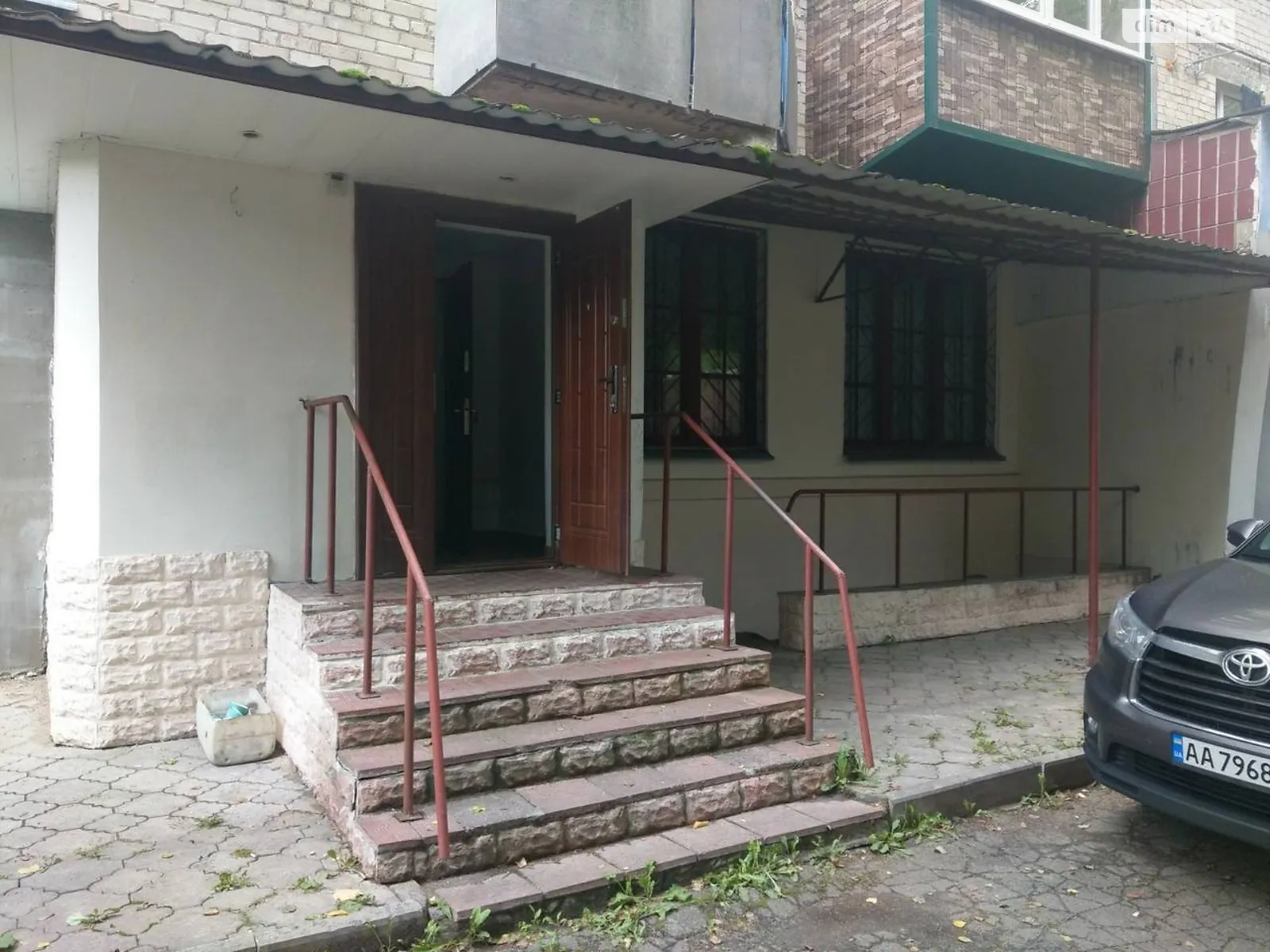 Продается офис 129 кв. м в бизнес-центре, цена: 48000 $ - фото 1