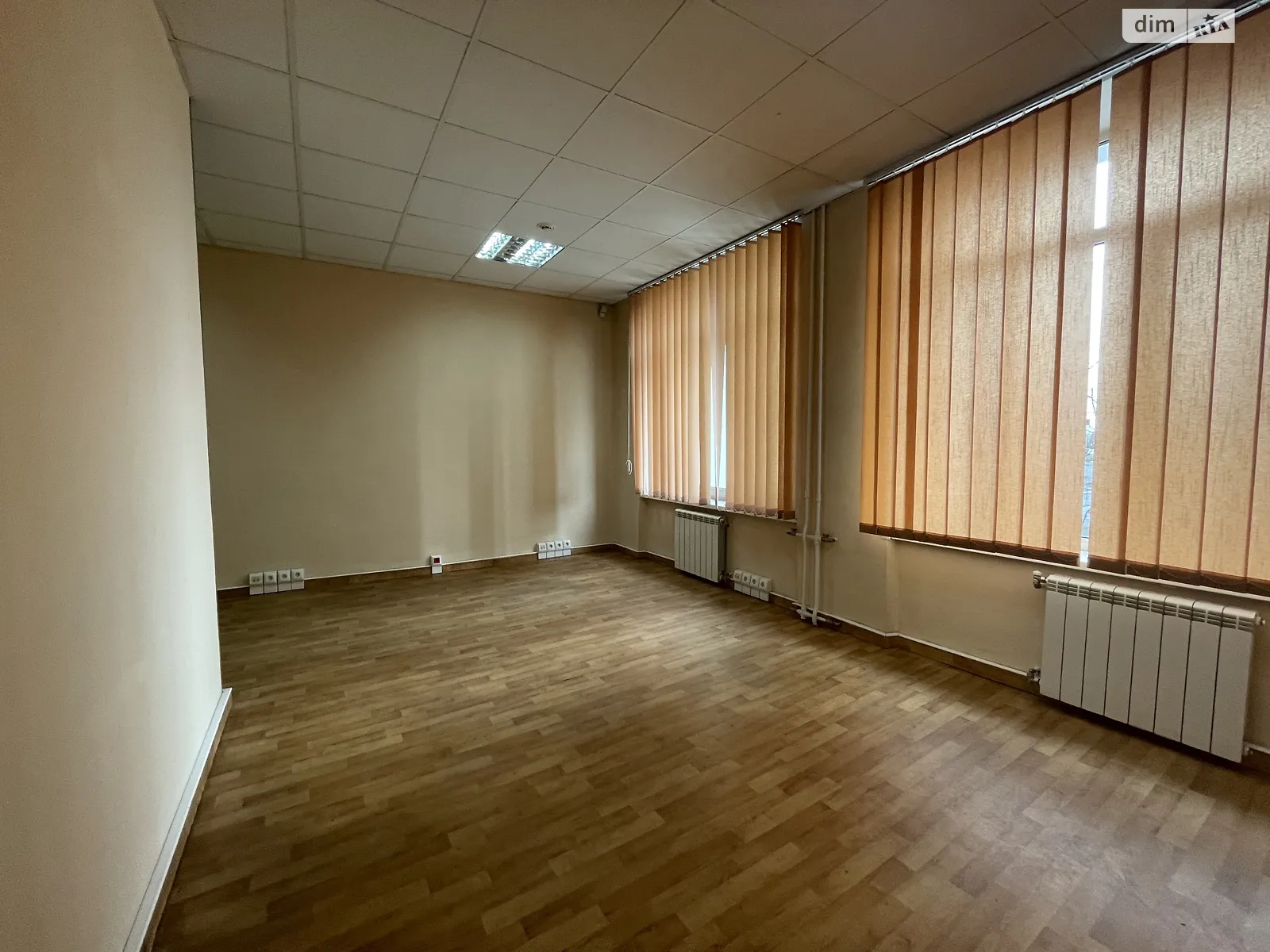 Сдается в аренду офис 31.8 кв. м в бизнес-центре, цена: 16120 грн - фото 1