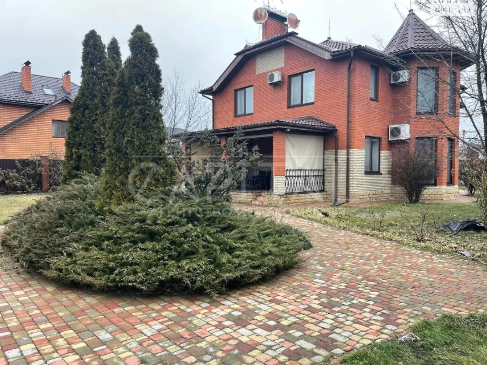 Сдается в аренду одноэтажный дом  кв. м с гаражом, цена: 2200 $ - фото 1