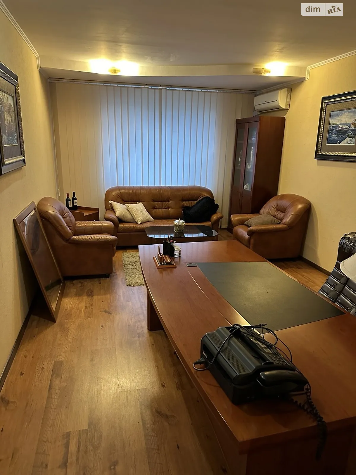 Продається 3-кімнатна квартира 97.5 кв. м у Києві