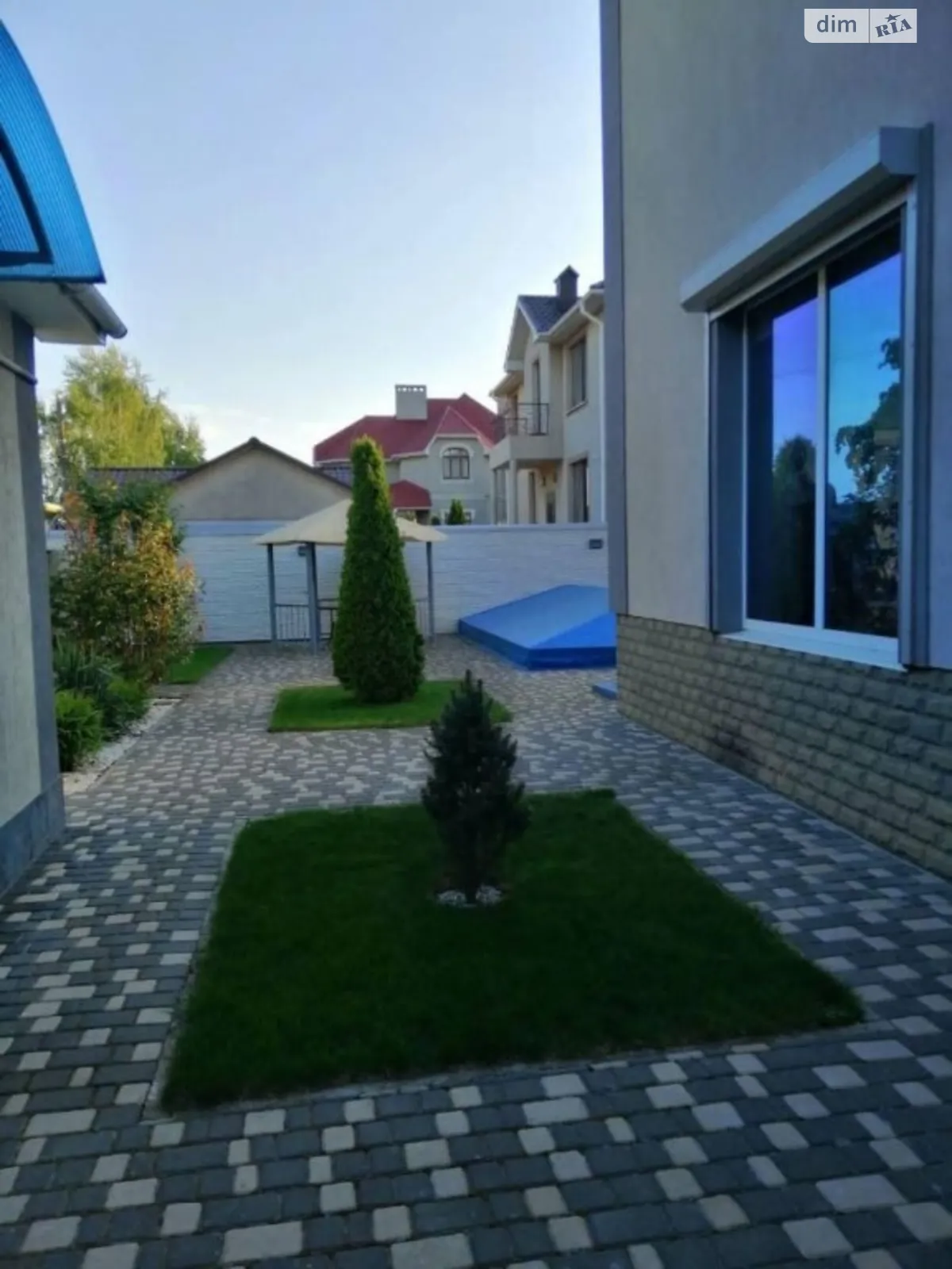 Продается дом на 2 этажа 278.4 кв. м с террасой - фото 2