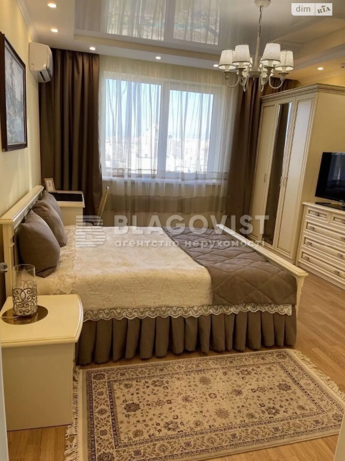 Продается 1-комнатная квартира 46 кв. м в Киеве, ул. Ревуцкого, 40Г