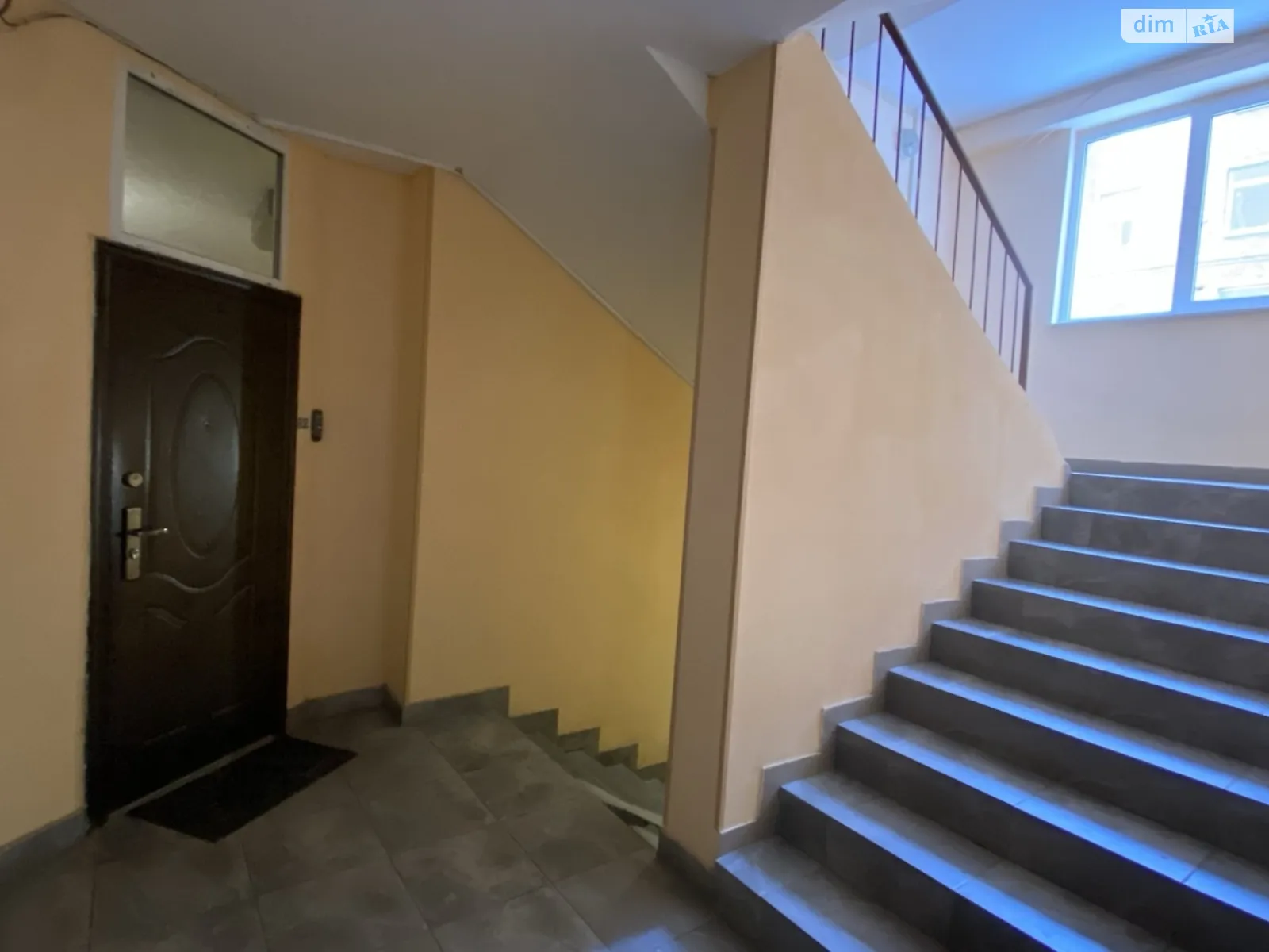 Продается офис 56 кв. м в бизнес-центре, цена: 57500 $ - фото 1