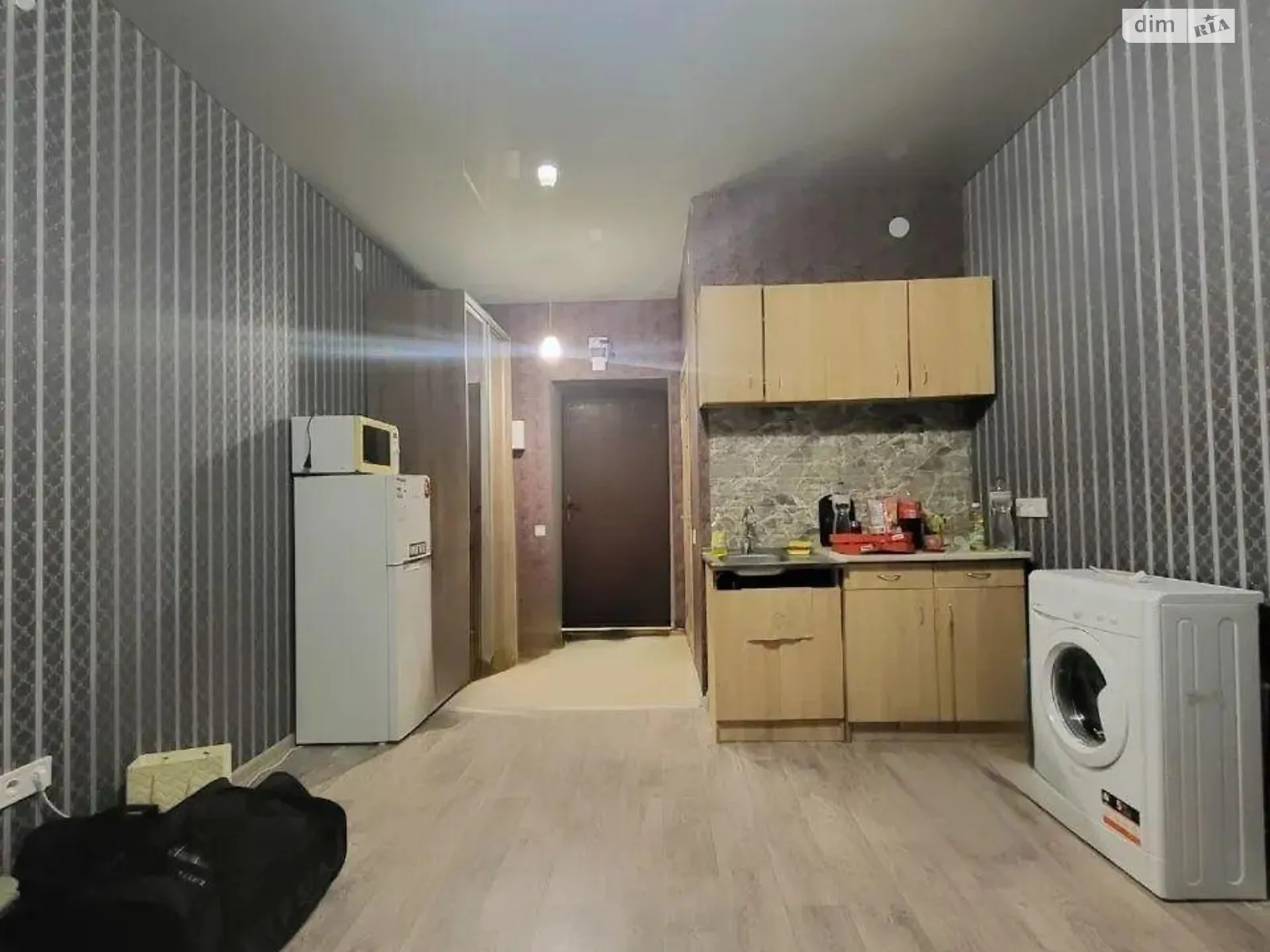 Продается 1-комнатная квартира 22 кв. м в Харькове, цена: 15000 $