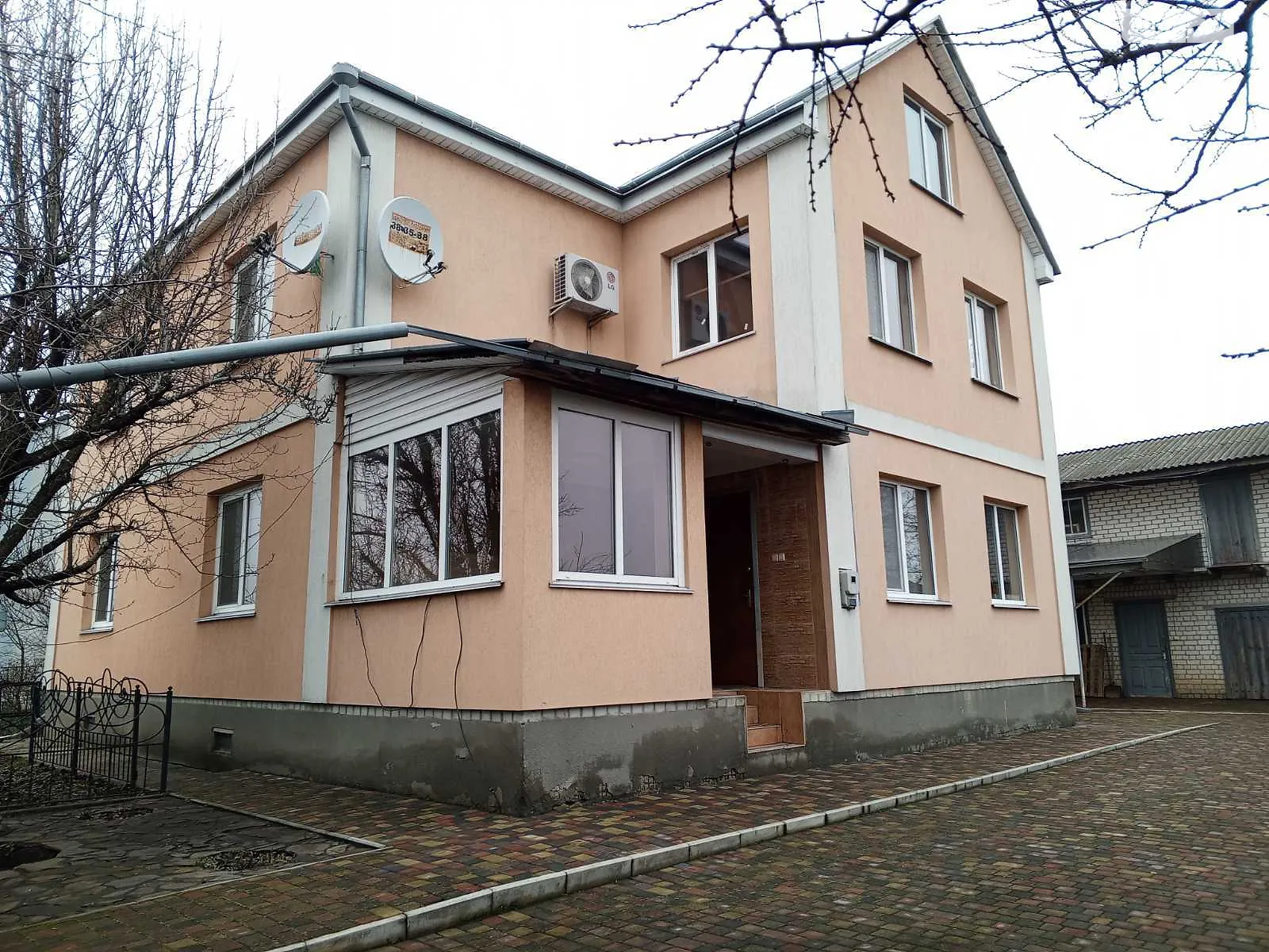 Продається будинок 2 поверховий 334 кв. м з каміном, цена: 150000 $