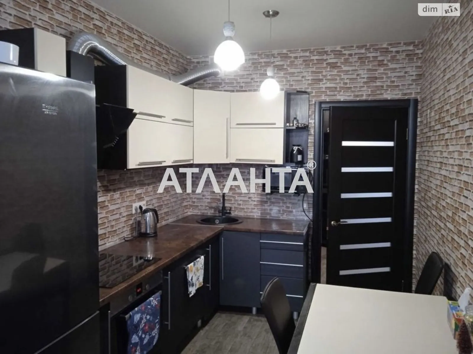 Продается 1-комнатная квартира 50.6 кв. м в Киеве, ул. Драгоманова, 2Б