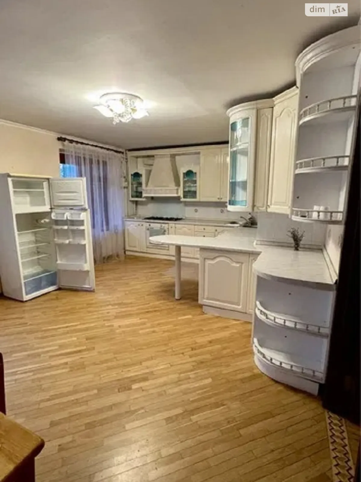 Продается 5-комнатная квартира 153 кв. м в Одессе, ул. Базарная - фото 1
