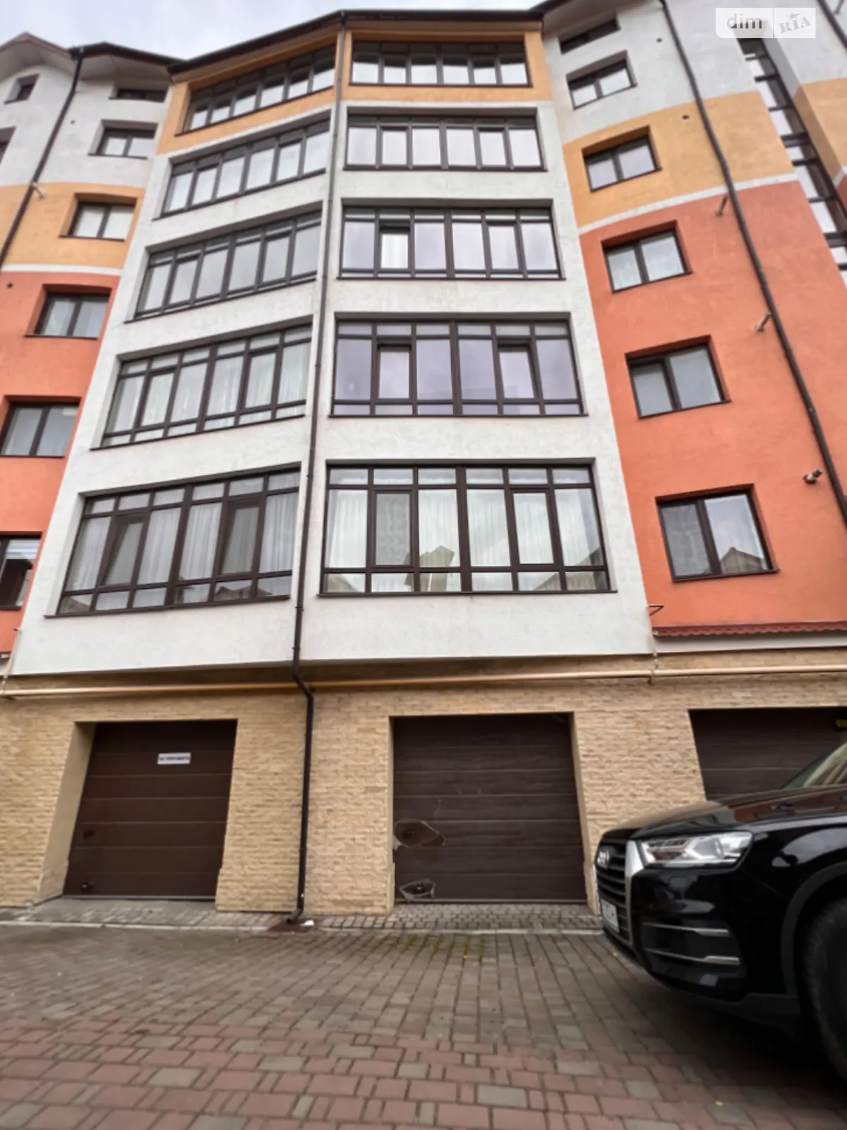 Продается 5-комнатная квартира 135 кв. м в Ивано-Франковске, ул. Кобылянской, 36А