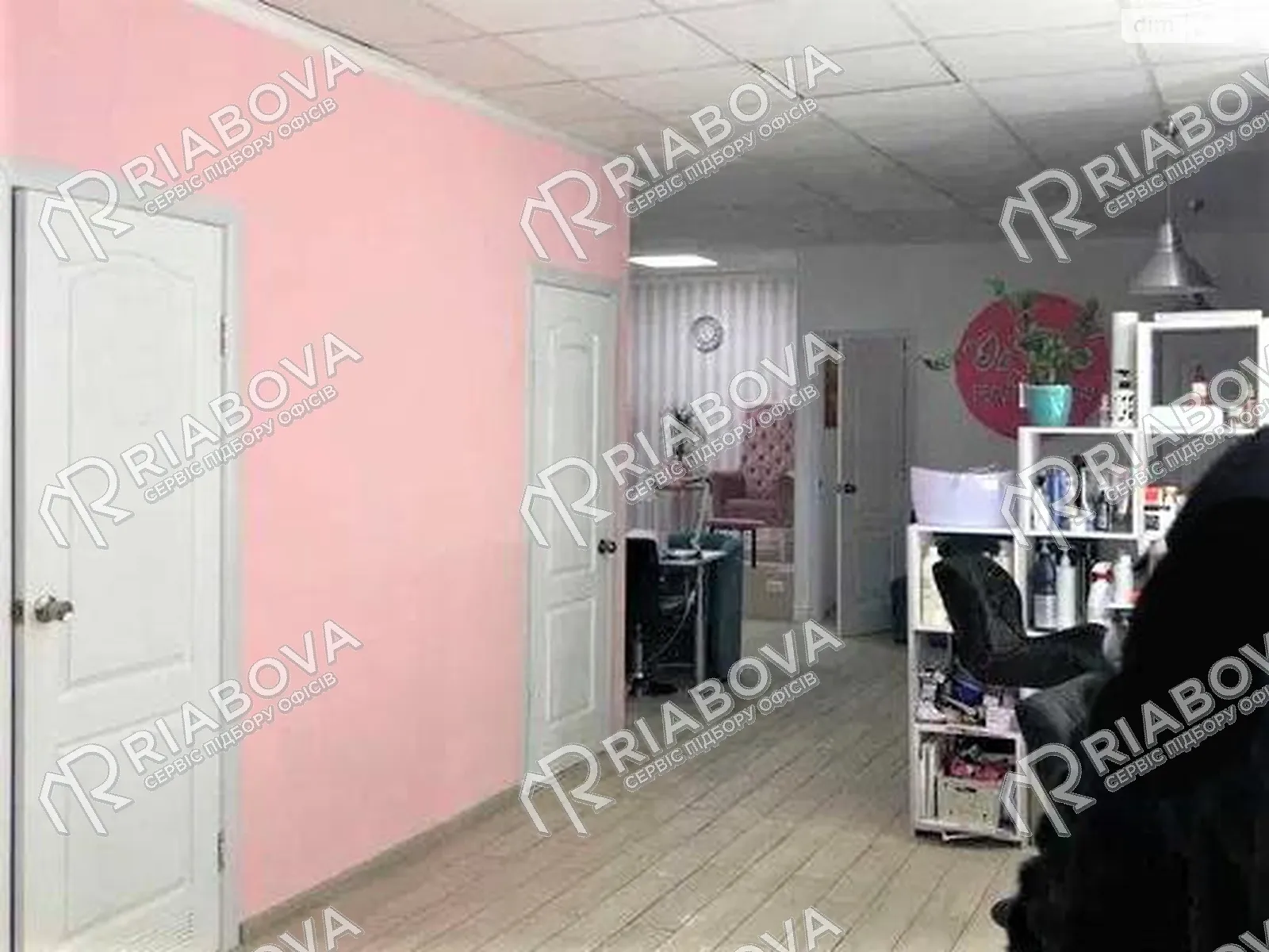 Сдается в аренду объект сферы услуг 70.2 кв. м в 1-этажном здании, цена: 45000 грн