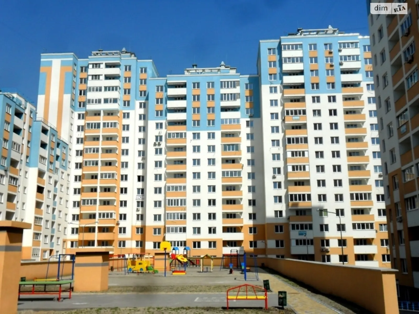 Продается 3-комнатная квартира 76.4 кв. м в Киеве, ул. Сергeя Данченко, 28Б