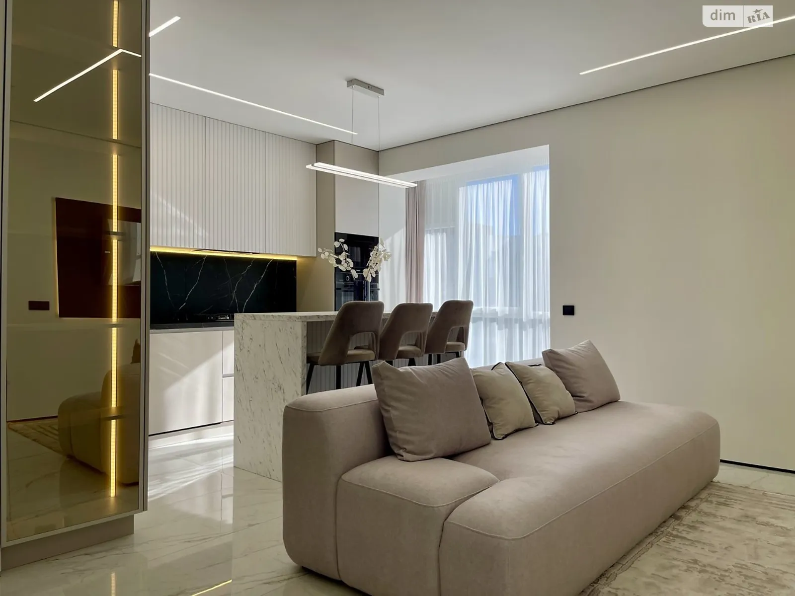 Продается 2-комнатная квартира 66 кв. м в Ивано-Франковске, цена: 98999 $ - фото 1