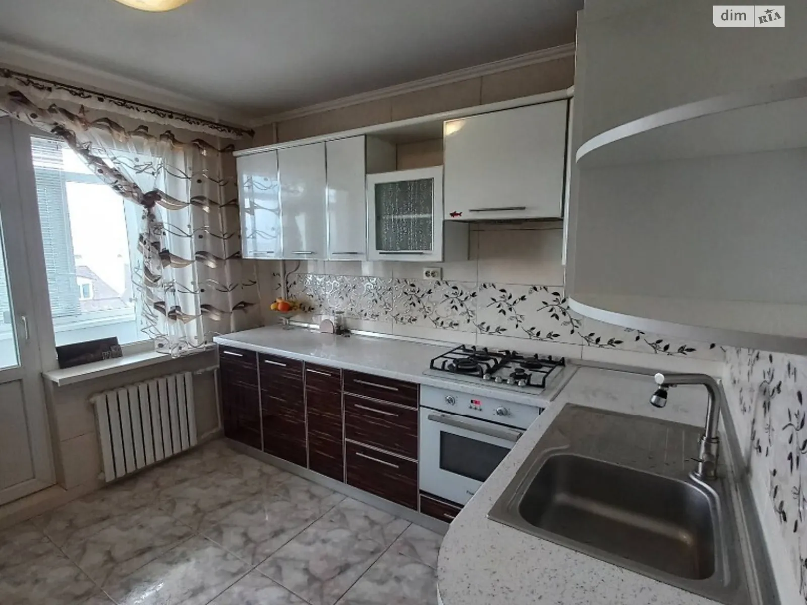 Продается 2-комнатная квартира 56 кв. м в Черноморске, цена: 51500 $