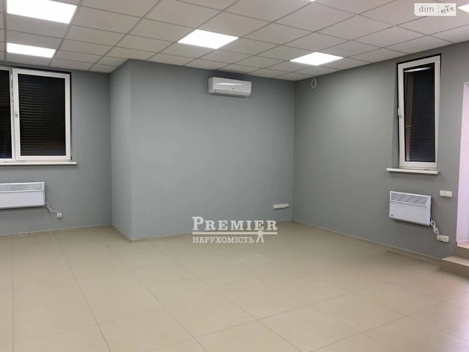 Продается офис 55 кв. м в бизнес-центре, цена: 35000 $ - фото 1