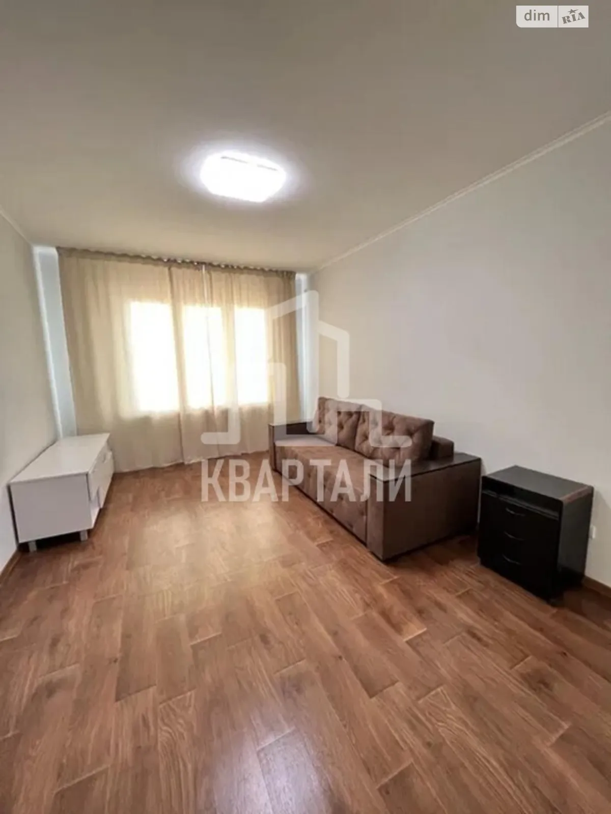 Продается 1-комнатная квартира 47 кв. м в Киеве, ул. Ревуцкого, 54
