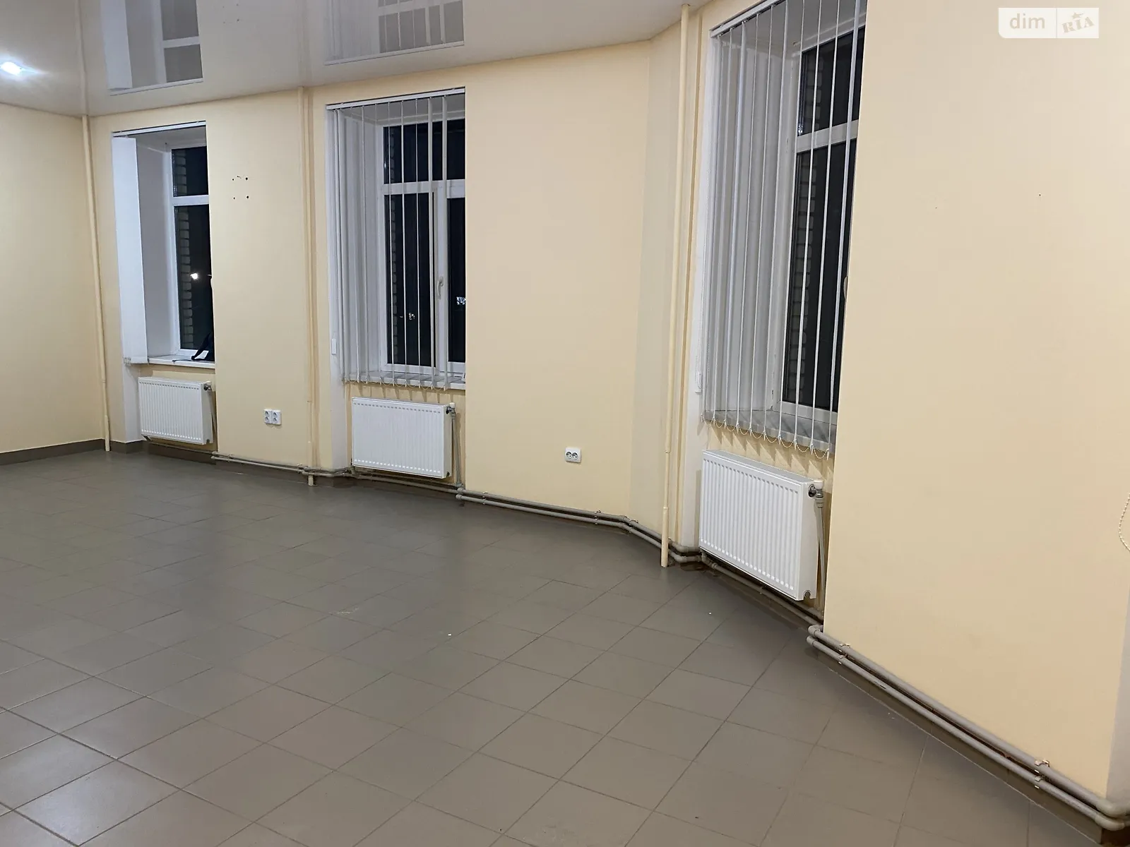 Продається офіс 40 кв. м в бізнес-центрі, цена: 30000 $ - фото 1