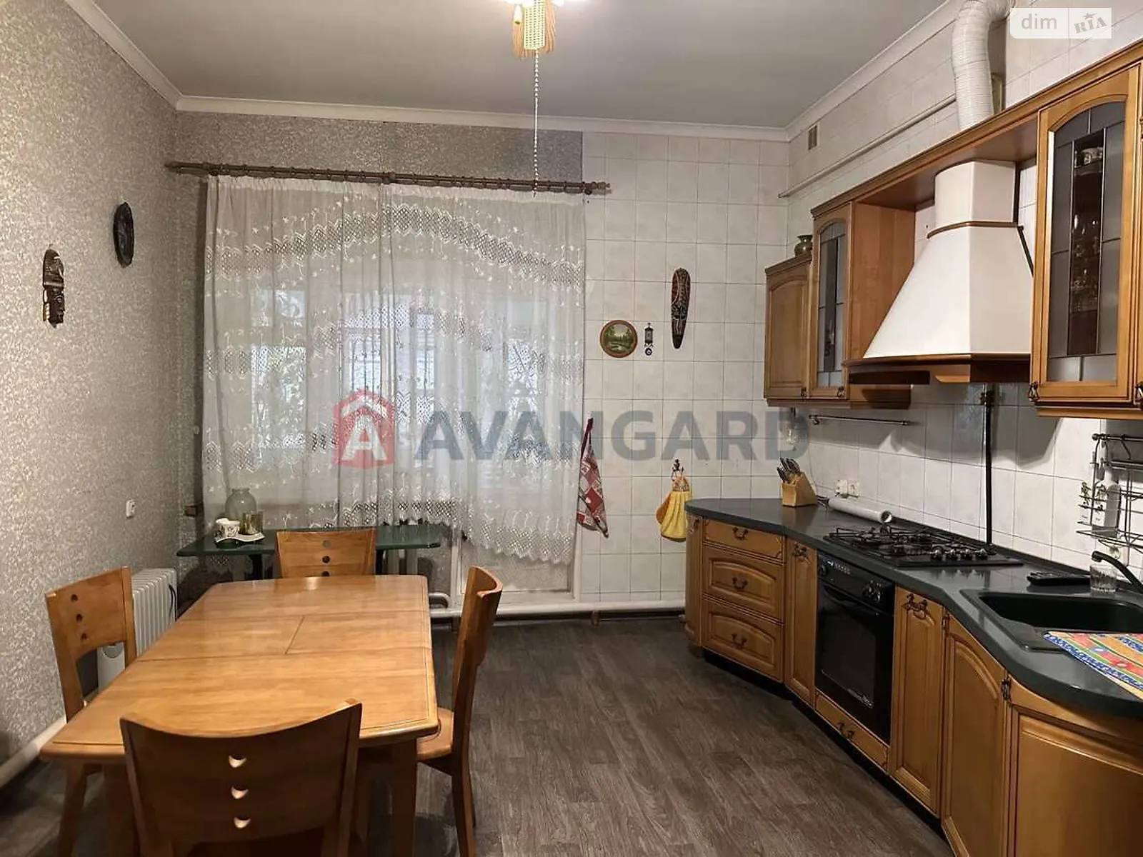 Продается дом на 2 этажа 261 кв. м с подвалом, цена: 115000 $